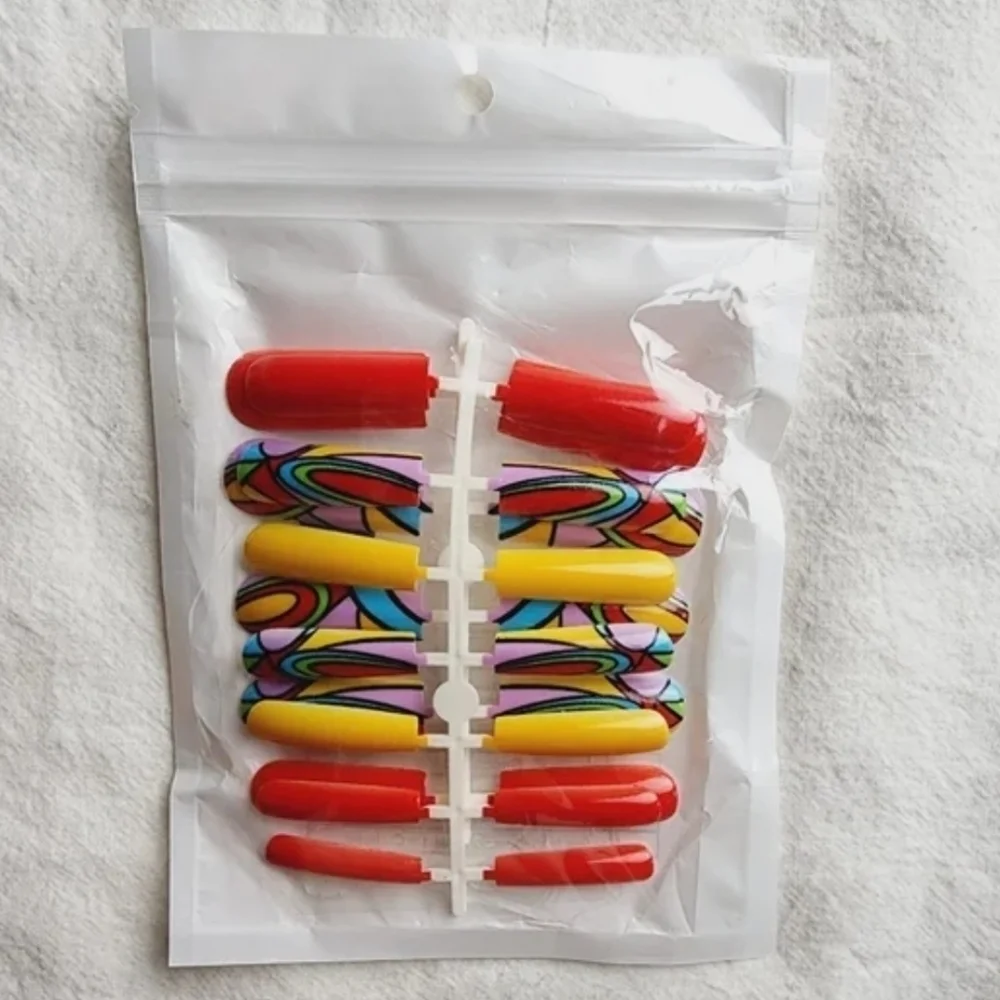 24 Pieces Fake press on nails
